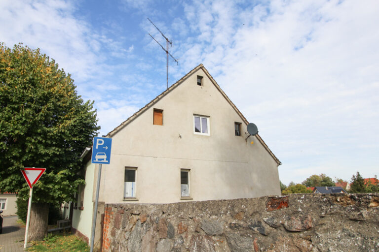 Immobilien-Uckermark_Gerswalde_Wohnhaus-mit-Garten_Blick-auf-Giebel