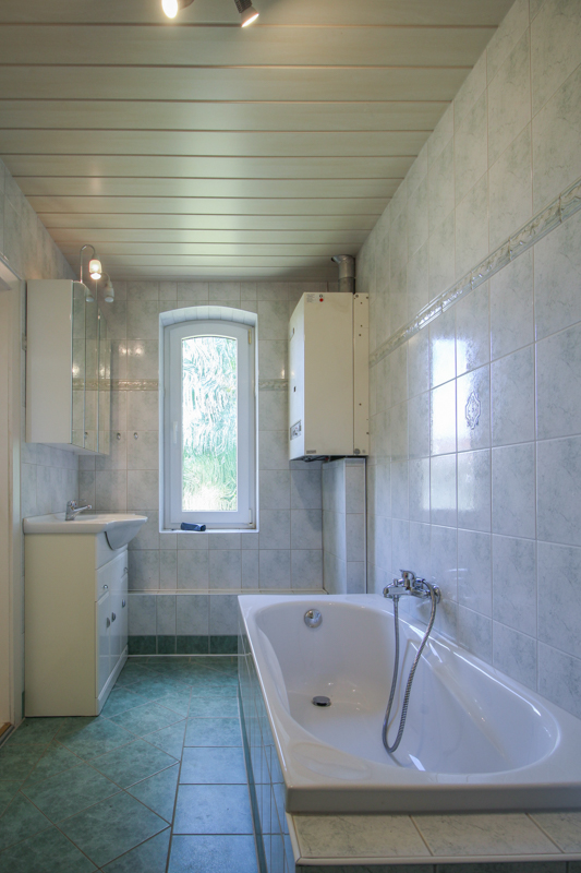 Immobilien-Uckermark_Wilsickow_Reihenhaus_Bad-mit-Wanne