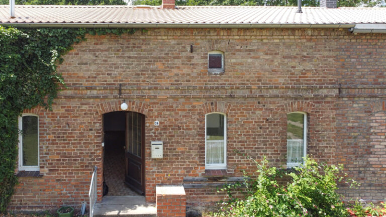 Immobilien-Uckermark_Wilsickow_Reihenhaus_Eingang